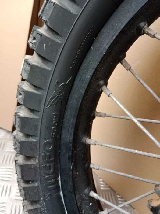 Beta RR 125 / 50 Koła Felgi Felga Koło Przód 90/90-21 Tył 120/90-18