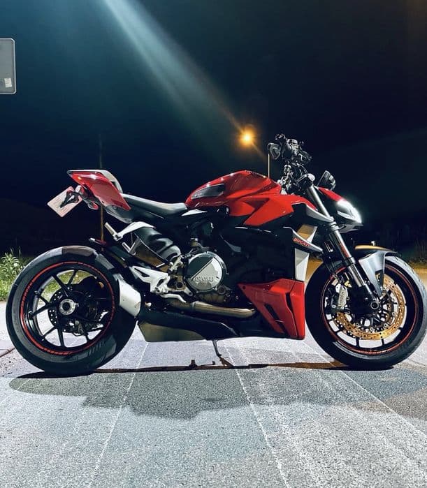 Praktycznie nowe Ducati Streetfighter v2 na gwarancji - top stan
