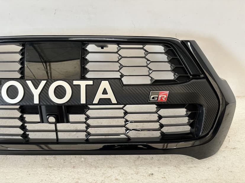 Toyota Hilux VIII 8 lift 20- GR Sport grill atrapa kratka zderzaka