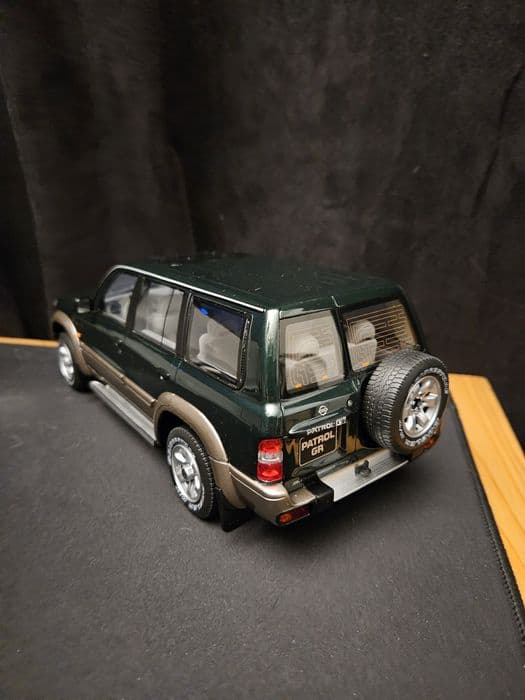 Model auta Nissan Patrol Y61 OT433