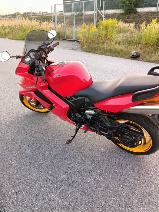 Honda VFR800 V-Tec z małym przebiegiem.