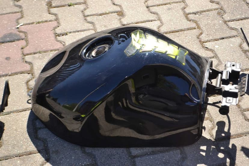 suzuki gsxr 600 srad owiewki czacha bok lampa przód zegary stelaż szyba ogon bak