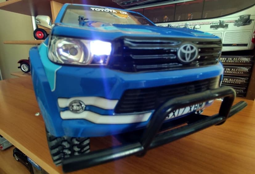 Tamiya 1/10 CC01 Toyota Hilux Extra CAB Bogate Oświetlenie Aparatura .