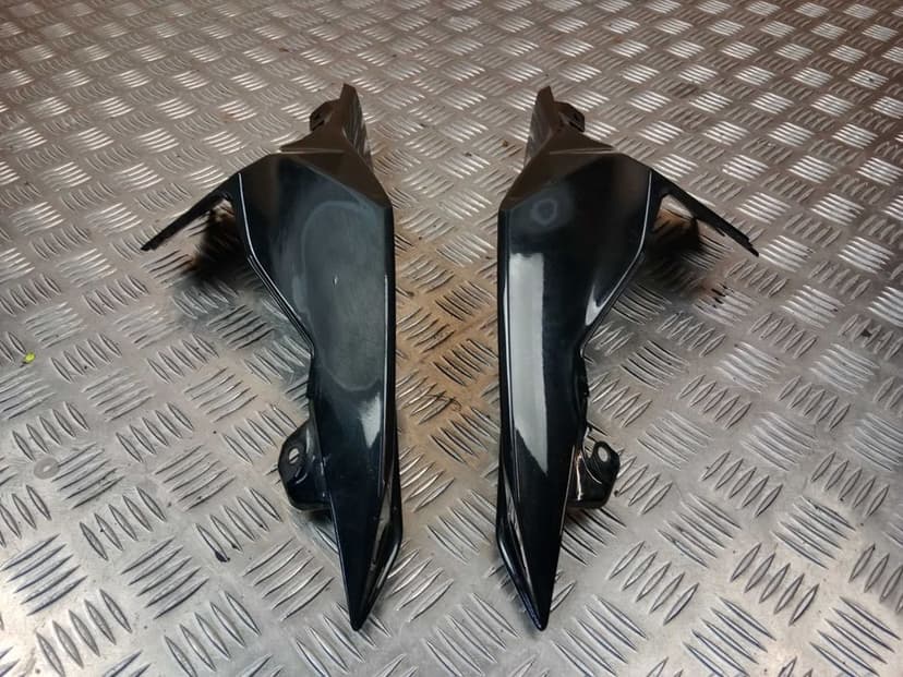 BMW S1000R Zadupek Ogon Owiewka Bok Prawy Lewy Łączniki Łącznik 14-20