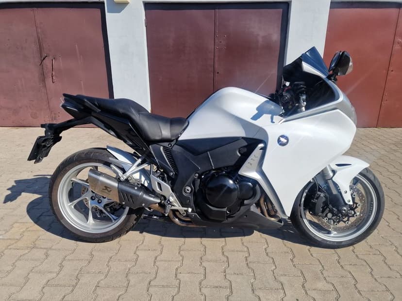 Honda VFR 1200 F 2011r. 45 tys. V4 172 km zadbana