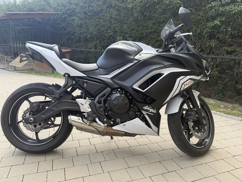 Sprzedam Kawasaki Ninja 650.