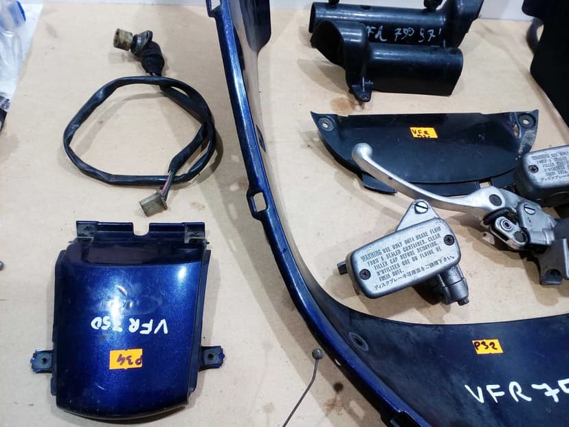 Honda vfr 750 pług osłona uchwyt pompa mocowanie linki cewka ośka