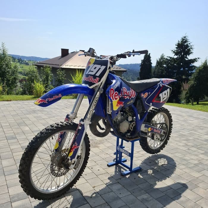 Cross  Yamaha yz125 Redbull