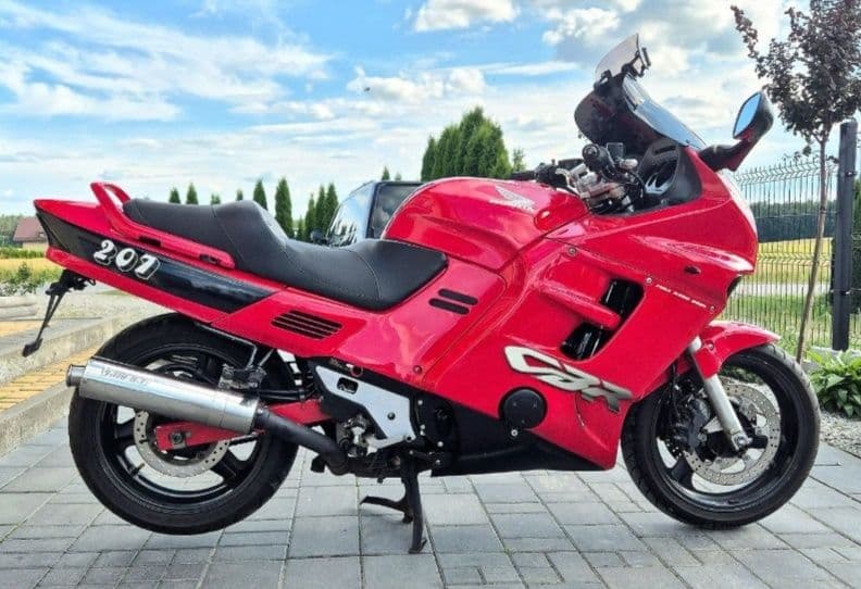 Honda CBR 1000F SC24