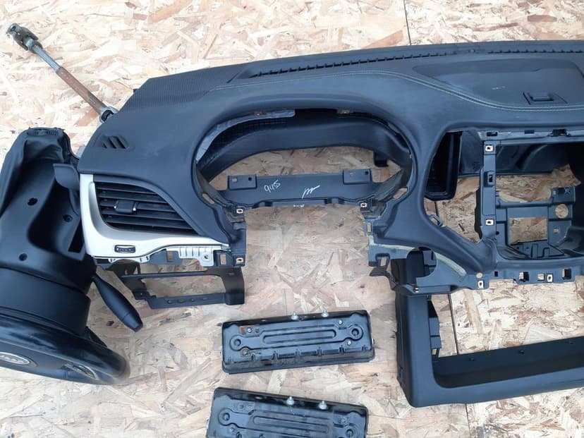 Poduszka deska konsola Jeep Cherokee KL 13-18r USA pasy oryginał