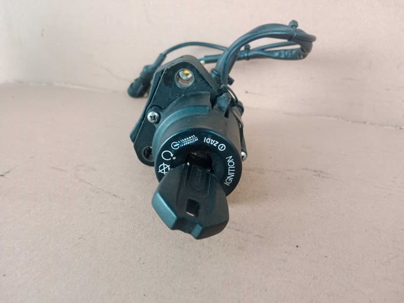 Ducati Monster 696 Zestaw do Odpalania Licznik Wlew Stacyjka Moduł 09