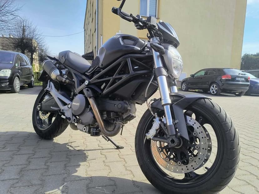 Ducati Monster 696 + ABS