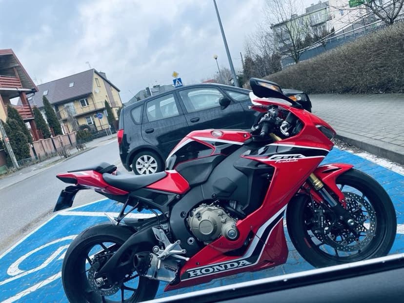 Honda Cbr 1000RR SC77 Salon PL