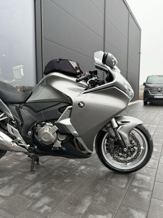 Honda VFR 1200f VFR 1200 DCT Niemcy z 2010r kufry 43 tys km