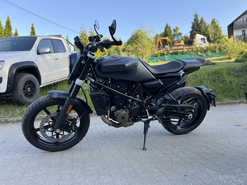 Husqvarna Svartpilen 701 ! Akrapovic ! Vitpilen