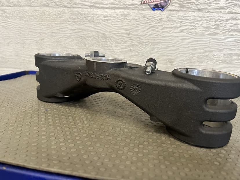 Półka dolna zawieszenia ducati panigale v4s