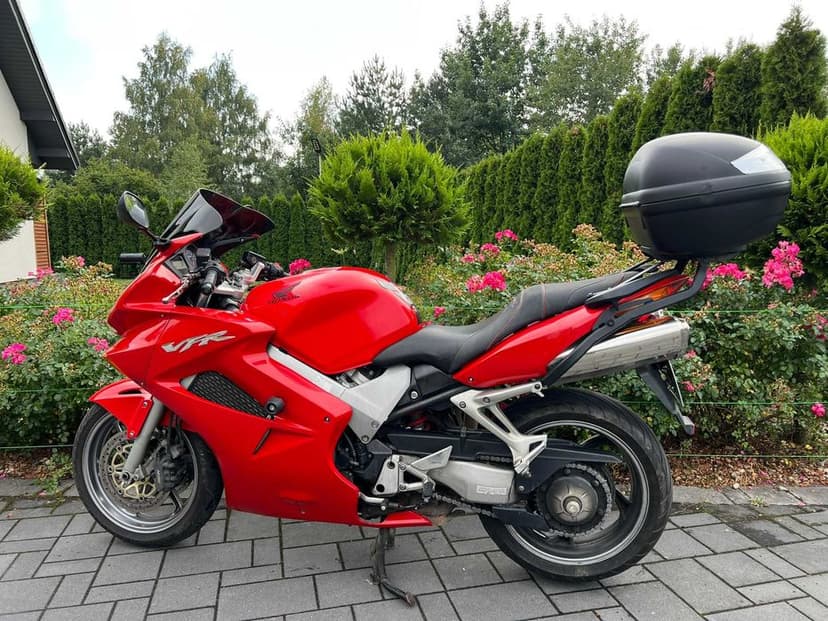Motocykl Honda VFR 800 rok 2005