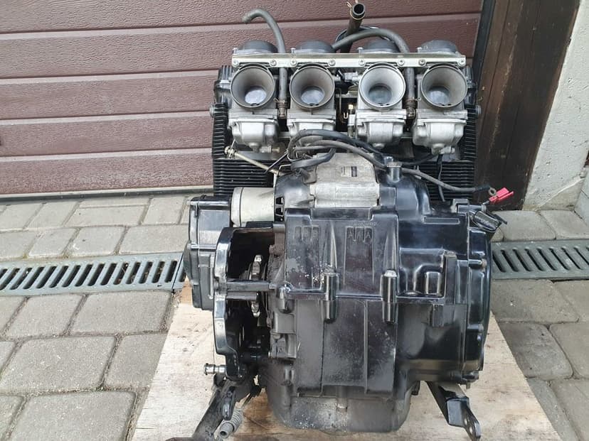 Kompletny silnik Suzuki GSX-F 600 z gaźnikami