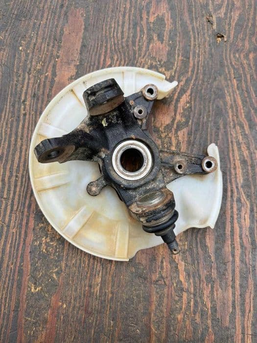 Honda TRX 420 / 500 / 520 Foreman zwrotnica lewa przod kola piasta OEM 2014-2024