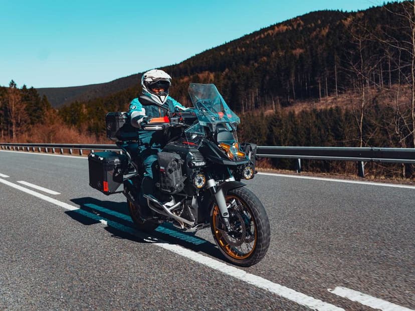 Wynajem motocykli Skrzyczewski BMW R1300 GS ADV ASA BMW R1250 GS BMW RT1200 CF MOTO 800 EXPLORE