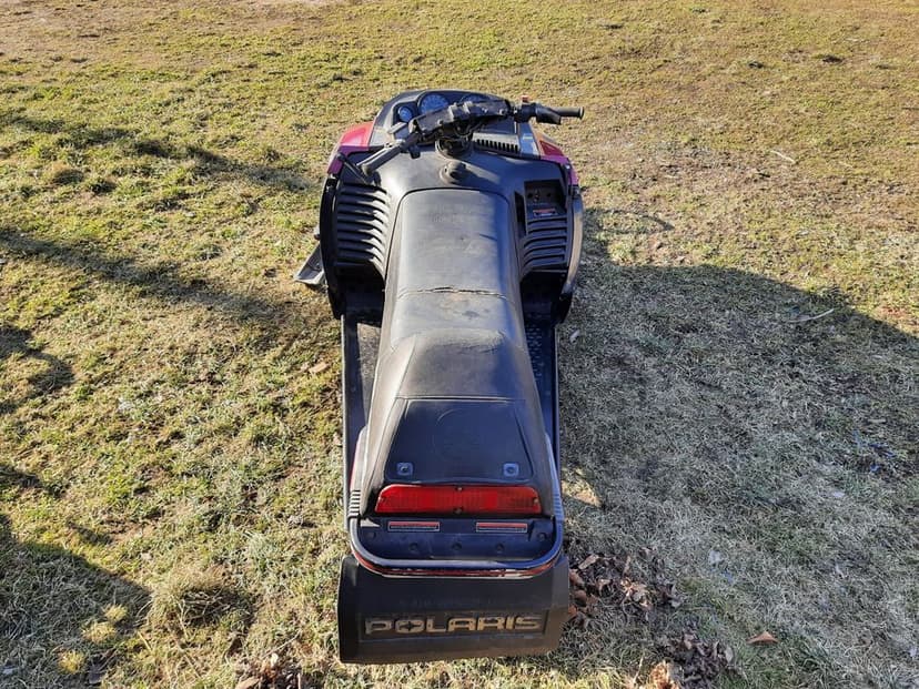 Skuter śnieżny Polaris Indy części płozy gąsienica wózek wydech lampa