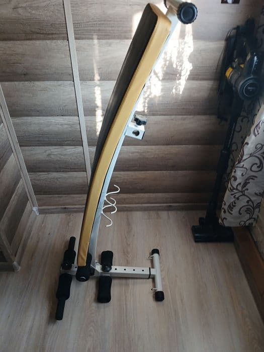 Ławka treningowa skośna.