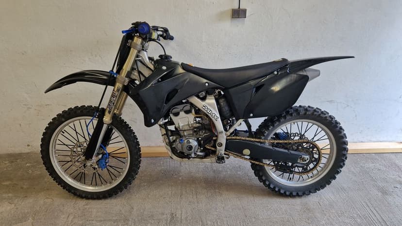 Yamaha YZF250 * 2007 rok * kask * ciuchy * buty