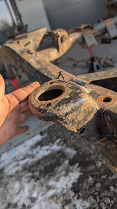 Rama Nissan Patrol Y61 z 2001 roku, stan DOBRY długi