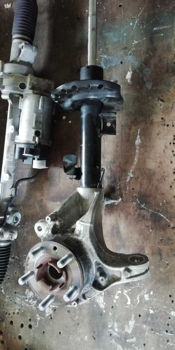 Piasta zwrotnica Land Rover DISCOVERY SPORT L550 18r SE Kolumna lewa