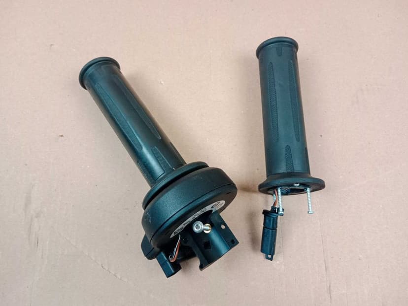 BMW F900R K83 Manetki Grzane Rolgaz Potencjometr Manetka Prawa Lewa