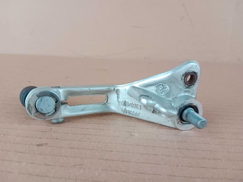 Aprilia Tuono RSV 1000 Mille Dźwignia Hamulca Tył Tylna 02-05 nóżka