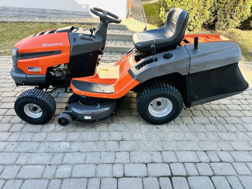 Traktorek Husqvarna TC 238 Briggs Stratton pompa oleju hydro Piękny
