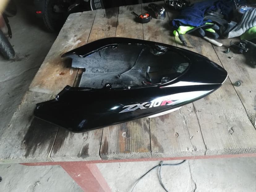 Kawasaki zx10 r 04-05 ogon zadupek