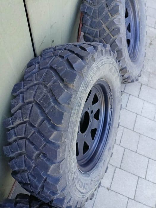 Koła terenowe do Suzuki Samurai /SSprzedam komplet kół terenowych dedykowanych do Suzuki Samurai (pasują też do Vitary / Jimny / Lada Niva).uzuki Vita