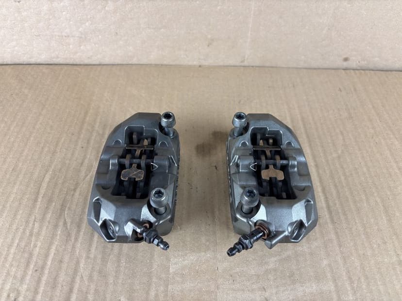 Ducati Monster 821 Zaciski Hamulcowe Brembo Klocki Hamulcowe MONOBLOCK