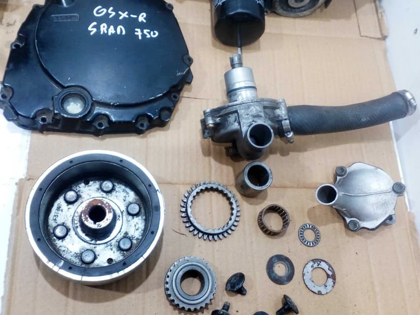 Suzuki GSXR 750 SRAD GSX R wał kartery tłoki cylindry silnik na części
