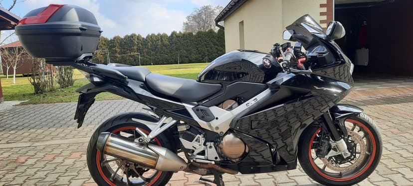 Honda VFR 800 gotowa do sezonu, bezwypadkowa, doposażona