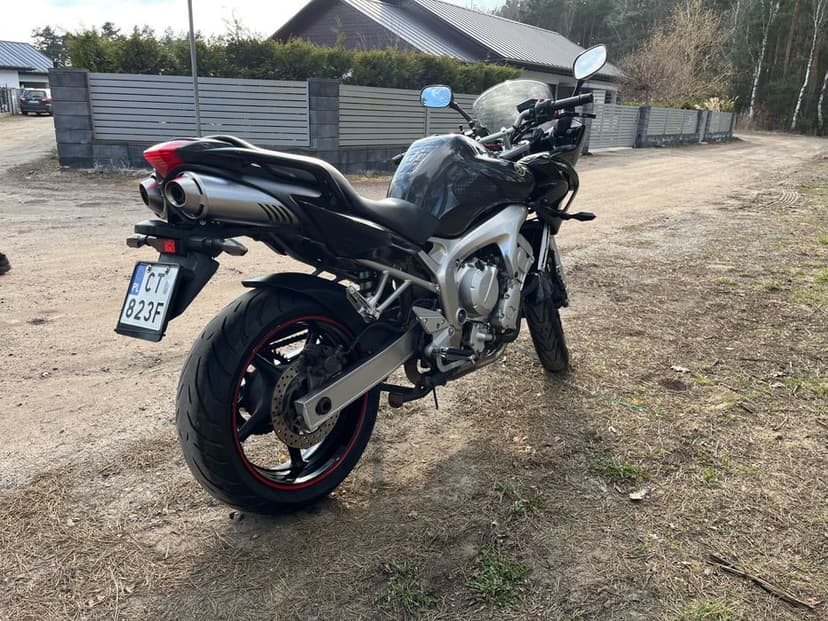 Motocykl Yamaha fz6s
