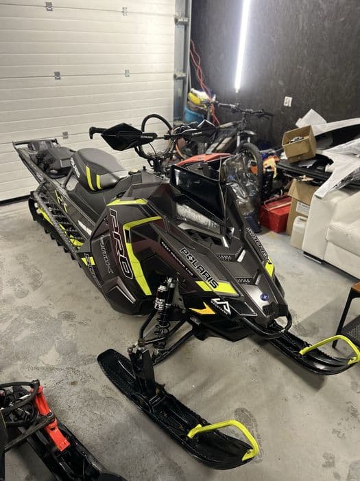 Polaris RMK PRO 800 AXYS z 2017 roku / Skuter Śnieżny