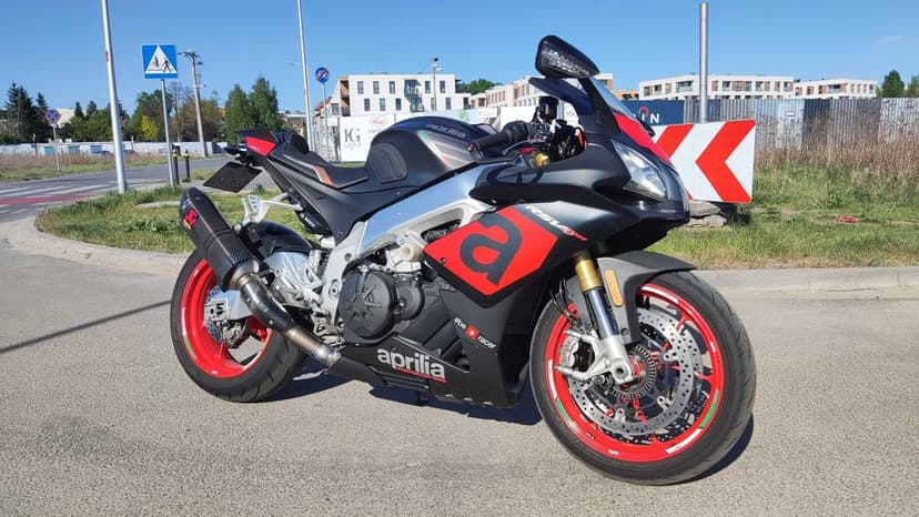 Aprilia RSV4 1000 WYMIANA