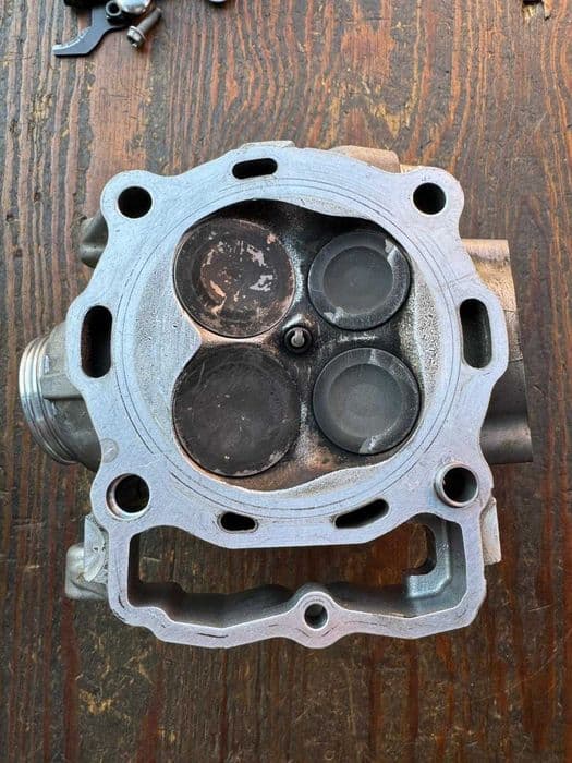 kompletna glowica KTM SXF 450 Husqvarna FC 16-18 walek mostek mostki konik koniki