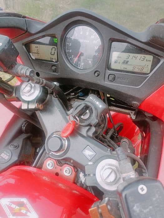 Honda VFR800 V-Tec z małym przebiegiem.