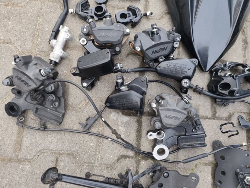 Kawasaki Ninja 650 Z650 Osłona  plastik owiewka set tłumik kolektor set zacisk ośka silnik pompa podnóżek dźwignia stopka
