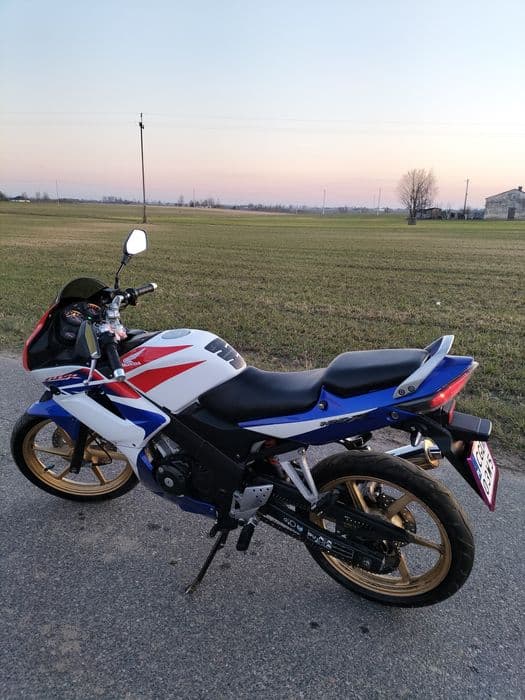 Honda CBR 125R JC39