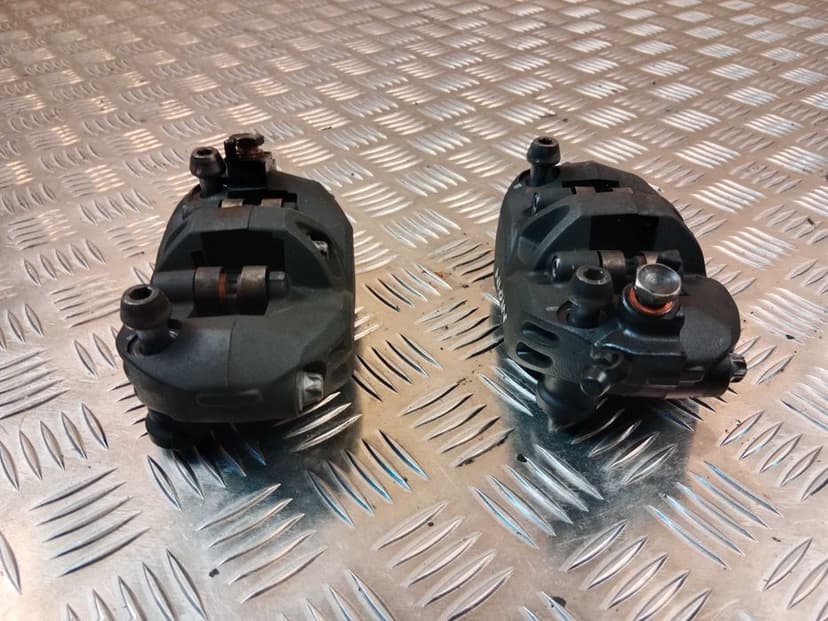 Kawasaki ZX14R Zaciski Hamulcowe Przód Przednie Zacisk Klocki 16-20