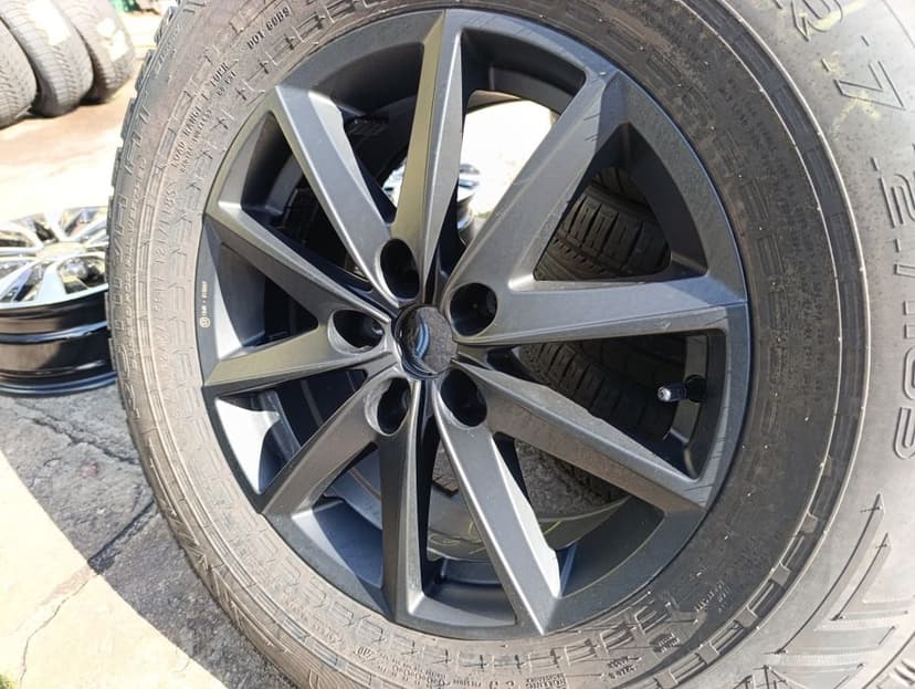 Jeep Wrangler JL felgi aluminiowe 17 cali bardzo ładne z Niemiec 5 x 127