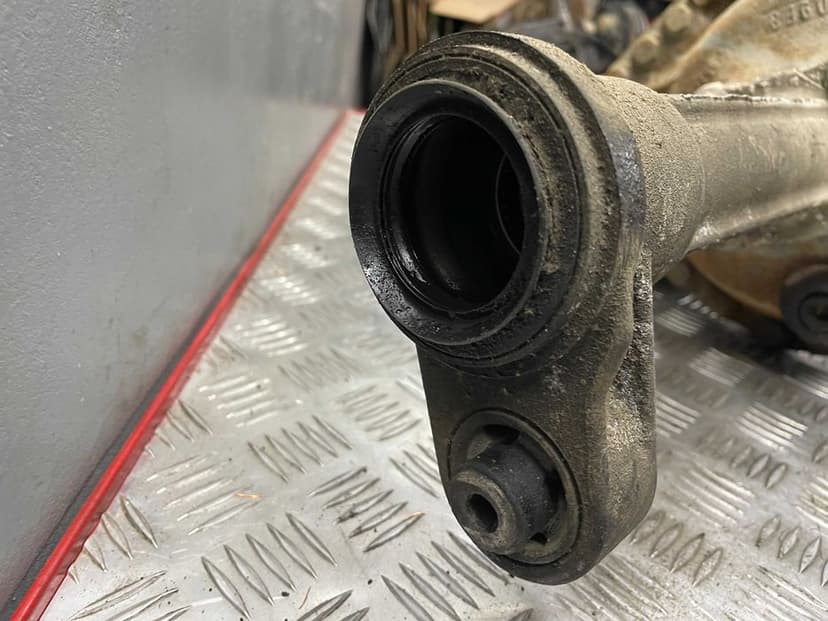 Most Dyfer Przód 5H22-3017-GA Land Rover Discovery III 2,7 TDV6