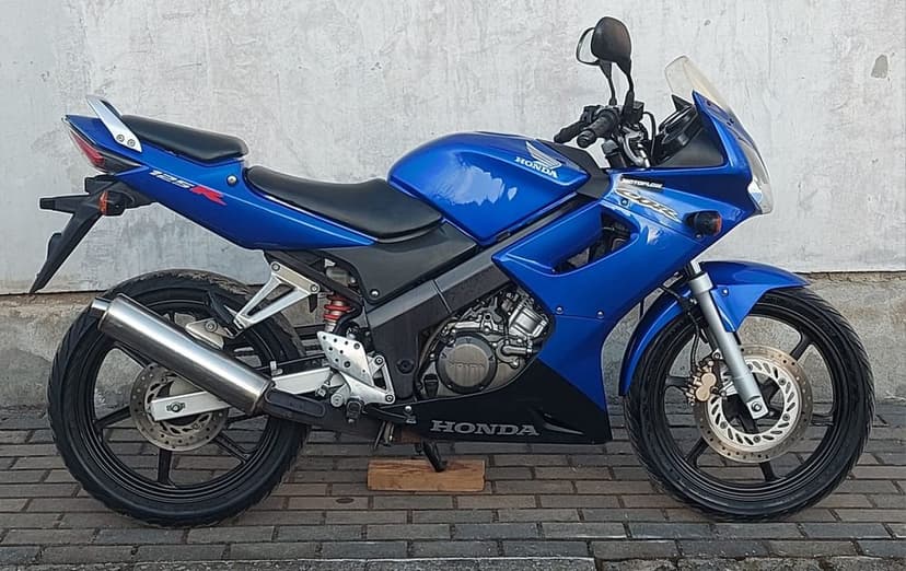 Honda CBR 125 rok 2004 kat.B/A1 transport pod dom