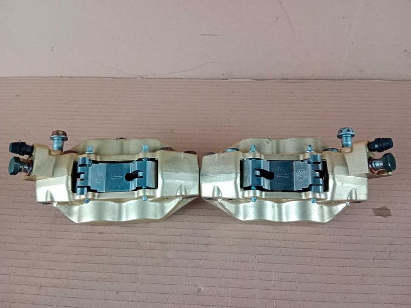 Aprilia Tuono RSV 1000 Mille Zaciski Hamulcowe Przód Brembo 02-05