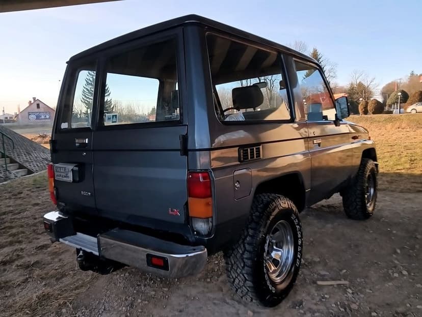 Toyota Land Cruiser lj 70